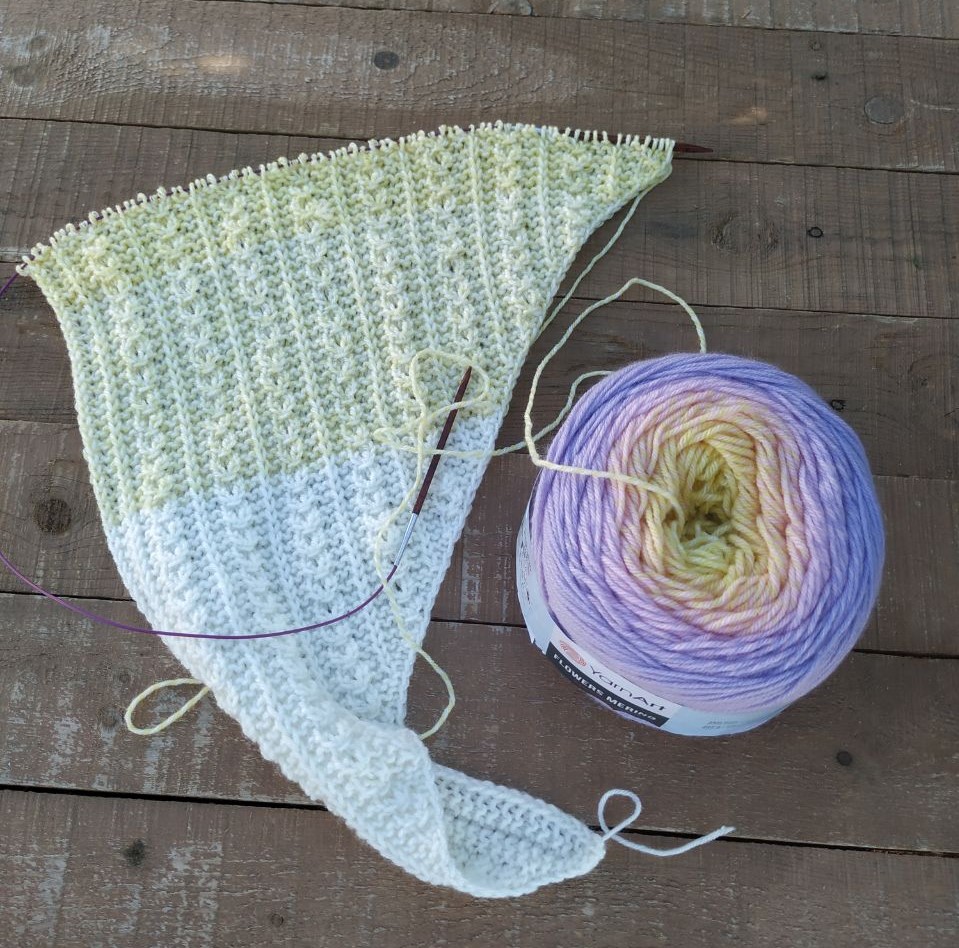 Шаль с ажурными дорожками из пряжи YarnArt Flowers Merino Шаль с ажурными дорожками из пряжи YarnArt Flowers Merino фото